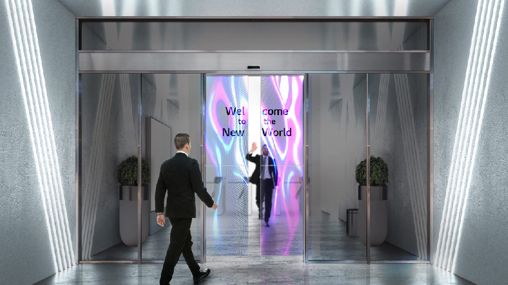 廈門知名公司新裝亮相，自動門透明顯示拼接屏